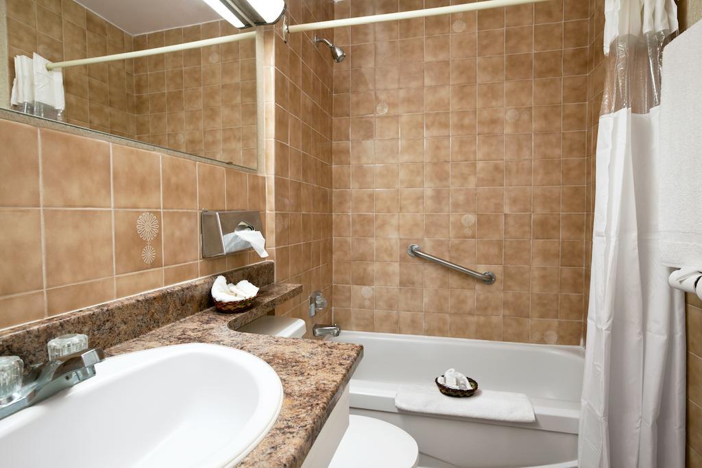 Howard Johnson By Wyndham Cornwall Phòng bức ảnh
