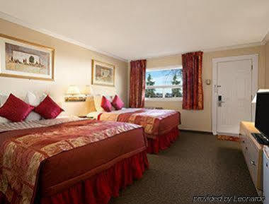 Howard Johnson By Wyndham Cornwall Ngoại thất bức ảnh